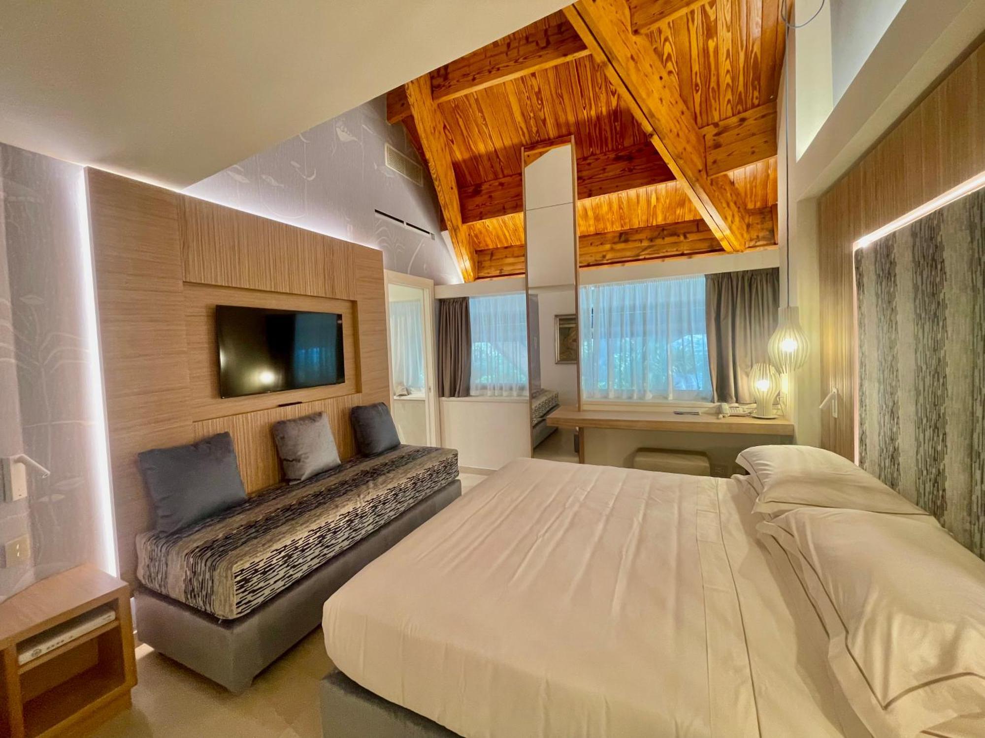 La Bussola Beach Hotel ปุนตาอาลา ภายนอก รูปภาพ